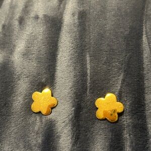 KEP Design Small Gold Flower Stud Earrings
